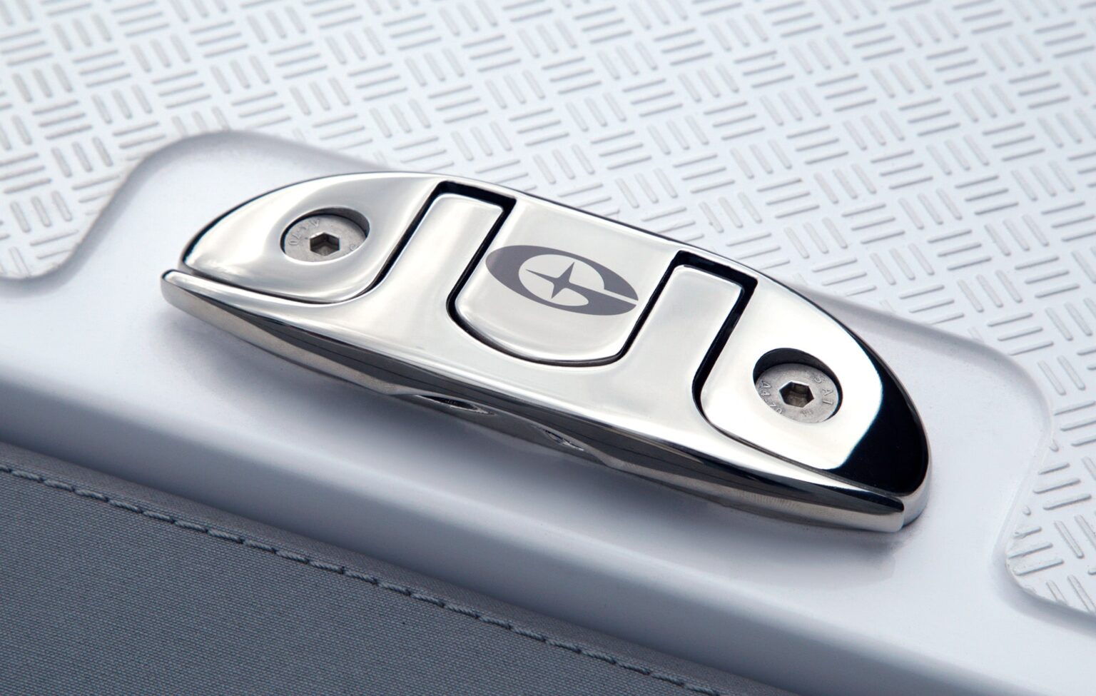 Wysokiej jakości wyposażenie z logo GALA gwarantuje niezawodność i styl w każdym szczególe Twojej łodzi